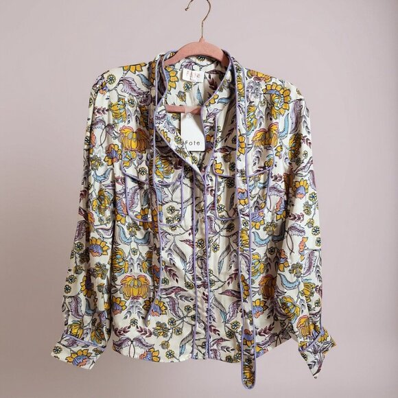 Floral Button Down Blouse with Piping Accent - Picture 14 of 14